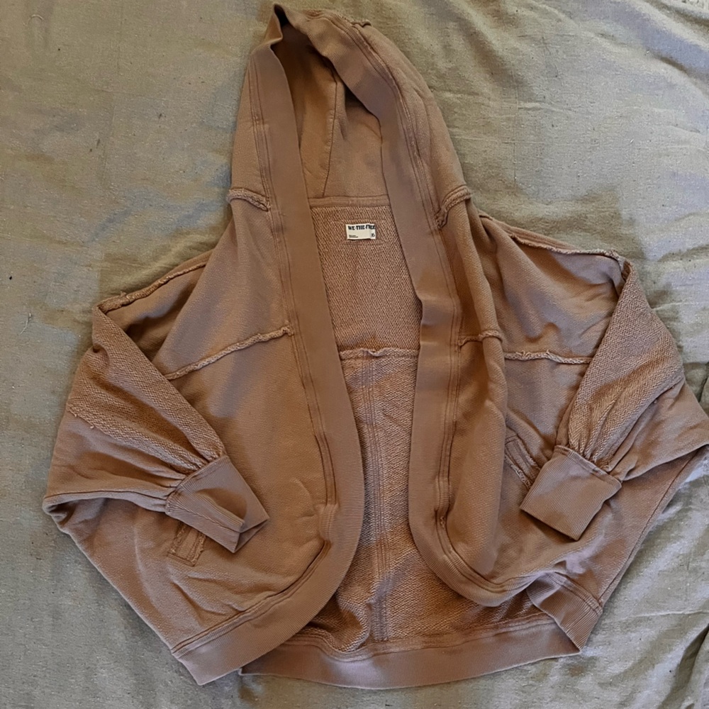 free people sweatshirt materiel cardigan
blush pink. excellent condition.